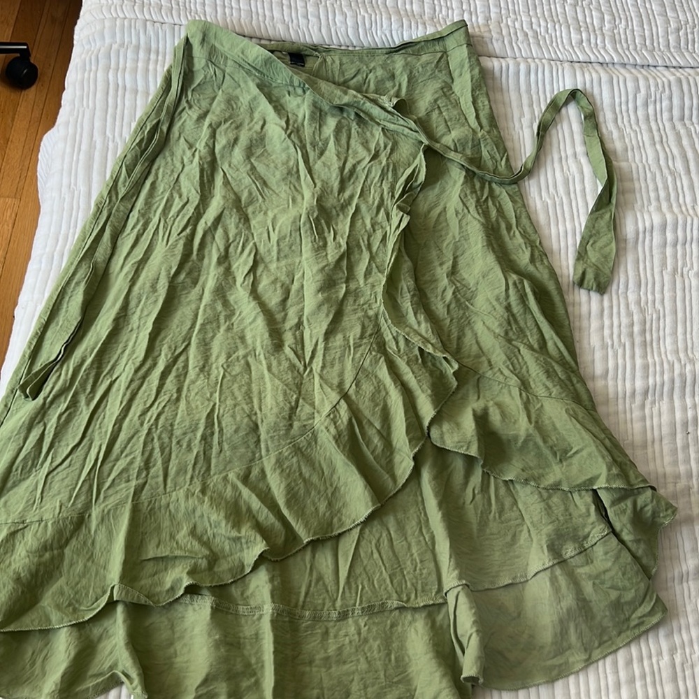 Green hi-low skirt